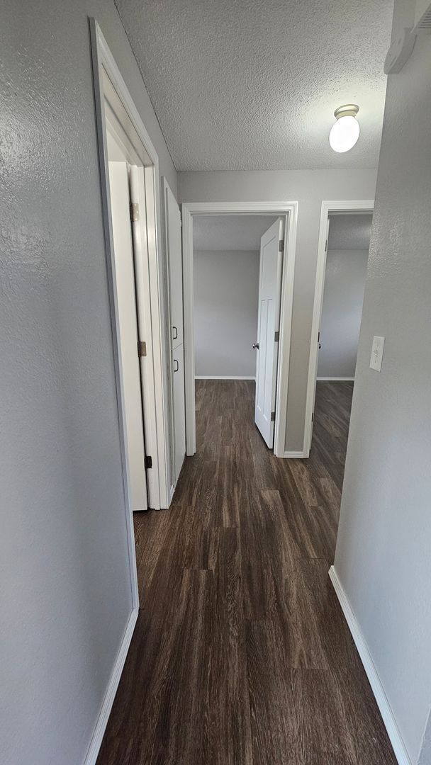 Building Photo - Beautiful Tacoma duplex 2bd 1 bath w/ 1 car garage