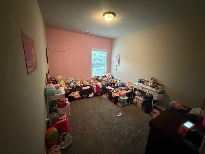 Building Photo - 121 Wild Hickory Cir