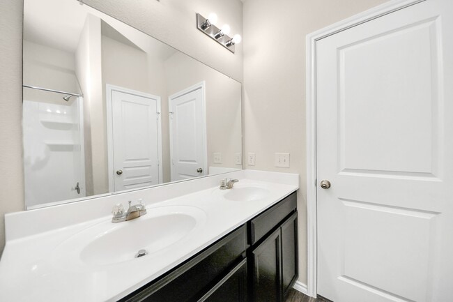Building Photo - 14626 Sierra Garden Dr