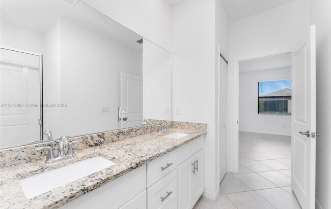 Building Photo - 16851 Cayo Key Dr