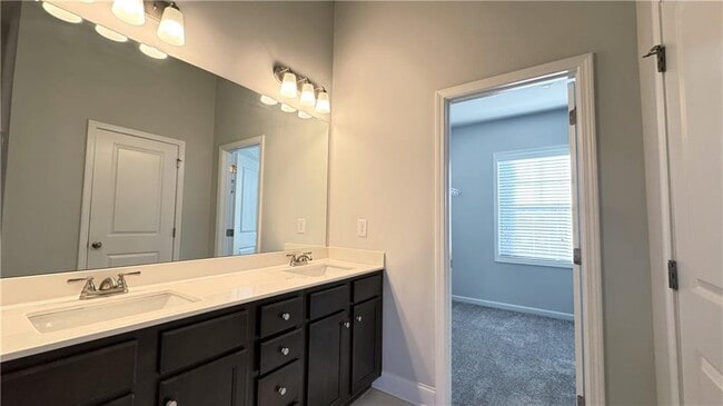 Building Photo - 4587 Silver Oak Dr SW