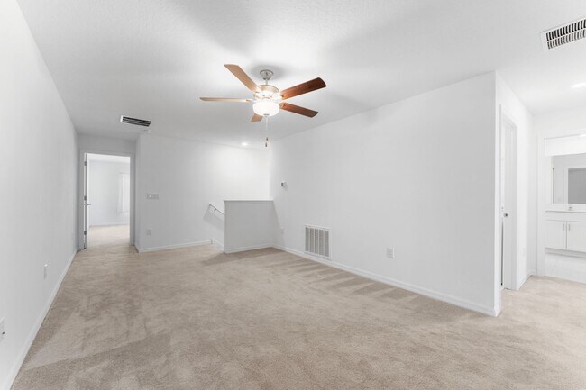 Building Photo - Stunning Large Mirada Townhome; 3 BR + LOFT / 2.5 BA/ 2 Car Garage-2300+ SF!