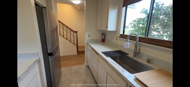 Building Photo - Charming Live Oak Townhome – Completely Renovated & Move-In Ready!