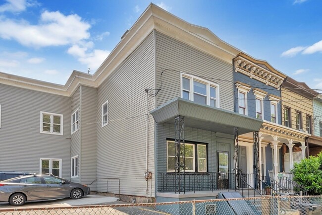Building Photo - 322 Webster Ave