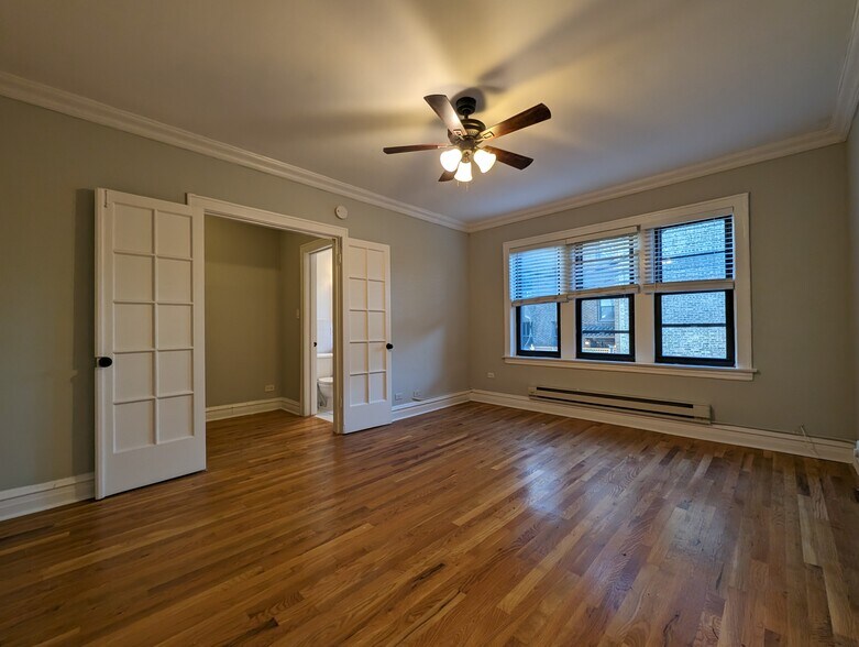Building Photo - 4735 N Hermitage Ave