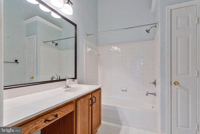 Building Photo - 616 Bellerive Ct