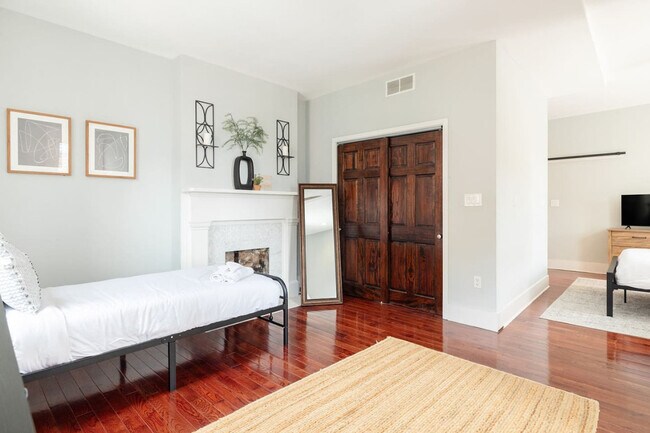 Building Photo - 1354 Broadway