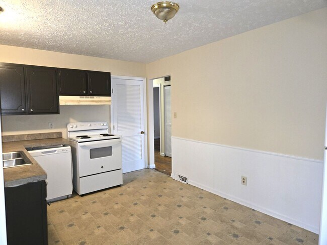 Building Photo - Ranch in Green Acres. All-electric. Storage Shed. 251215