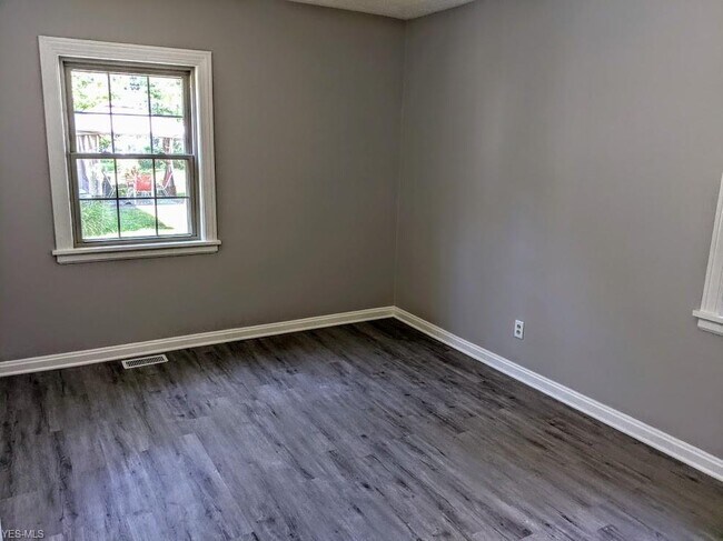 Building Photo - 3553 Ingleside Rd