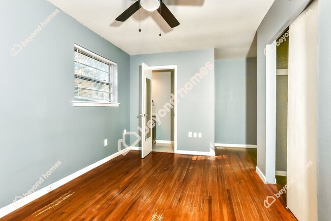 Building Photo - Beautifully Renovated 3 Bedroom 1.5 Bath -...
