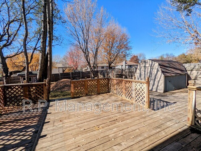 Building Photo - 9203 Ranchview Ln N