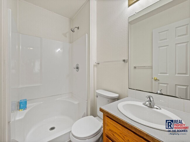 Building Photo - Single-Family Luxury: Maintenance-Free Liv...
