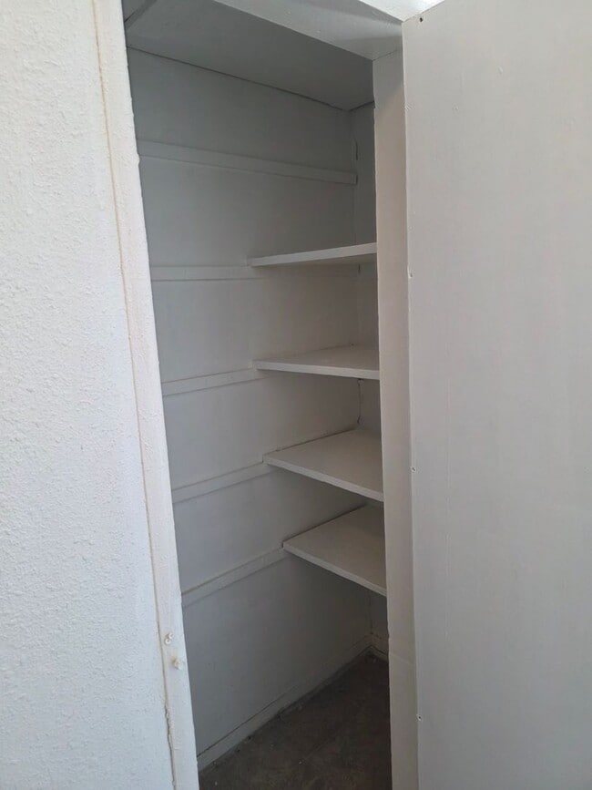 Building Photo - Move In Special! $250 off your 1st month r...