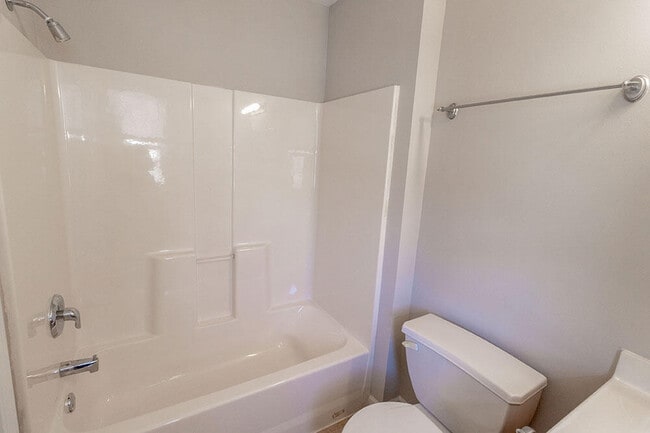 Building Photo - 1924 Center St