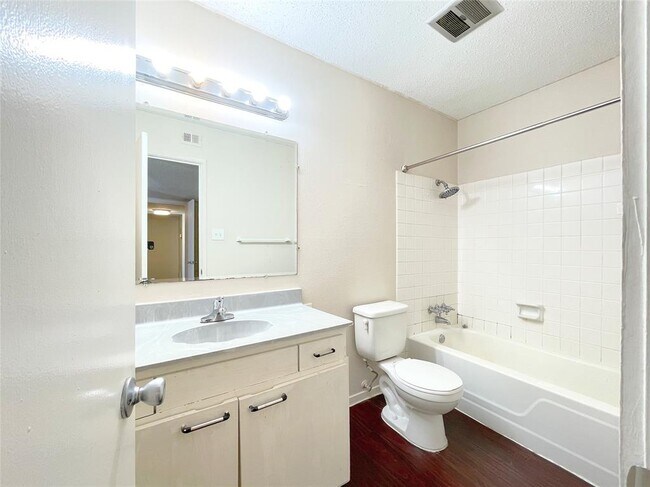 Building Photo - 3431 N Hills Dr
