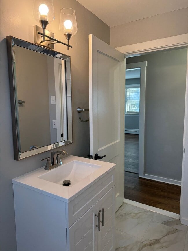 Building Photo - 5 Down E Ln