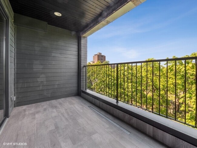 Building Photo - 3839 N Clark St