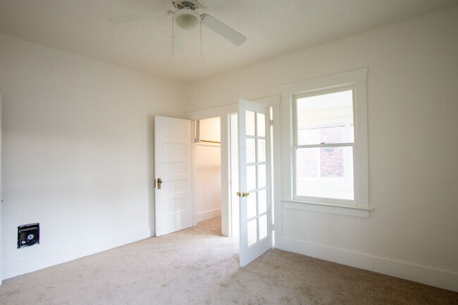 Building Photo - Gorgeous 2-Bedroom Corner Flat in 1911 Fou...