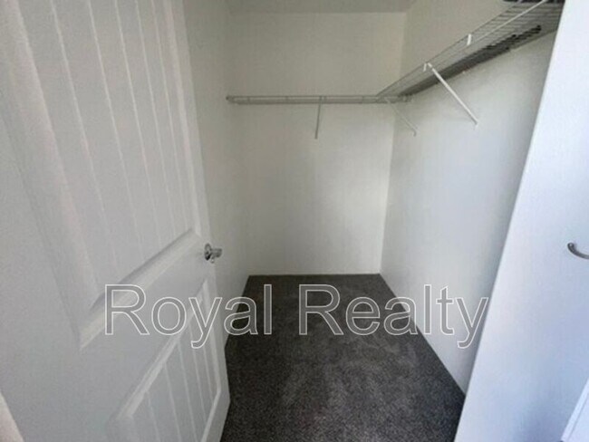 Building Photo - 87-2223-2223 Pakeke St