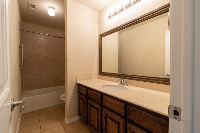 Building Photo - 1112 Hiddencreek Dr