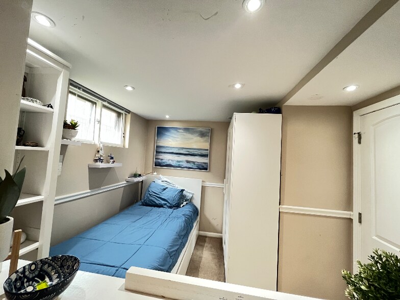 Building Photo - 363 Ridgeland Ave