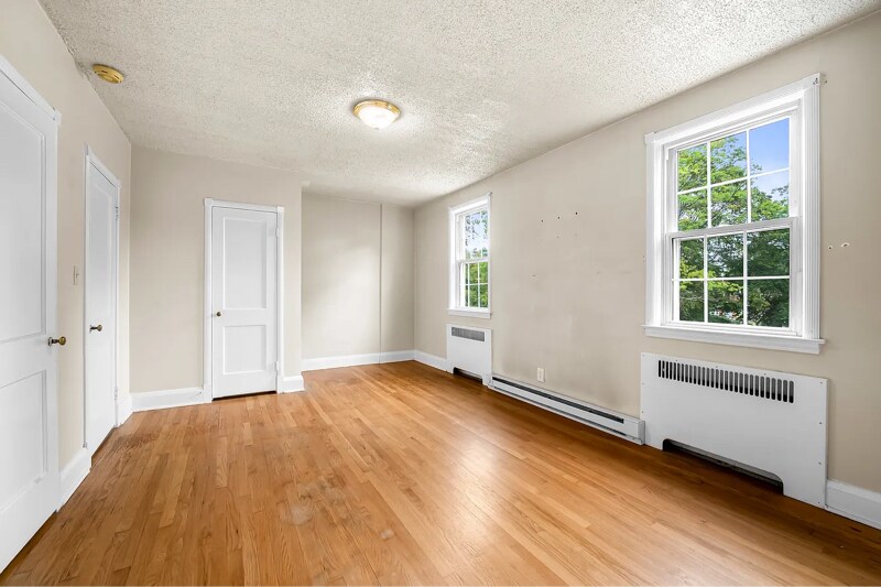 Building Photo - 205 Westowne Rd