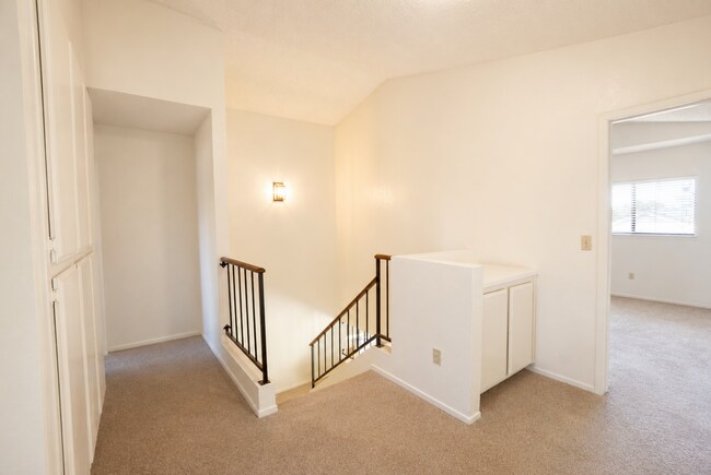 Building Photo - 1221 Primrose Ct