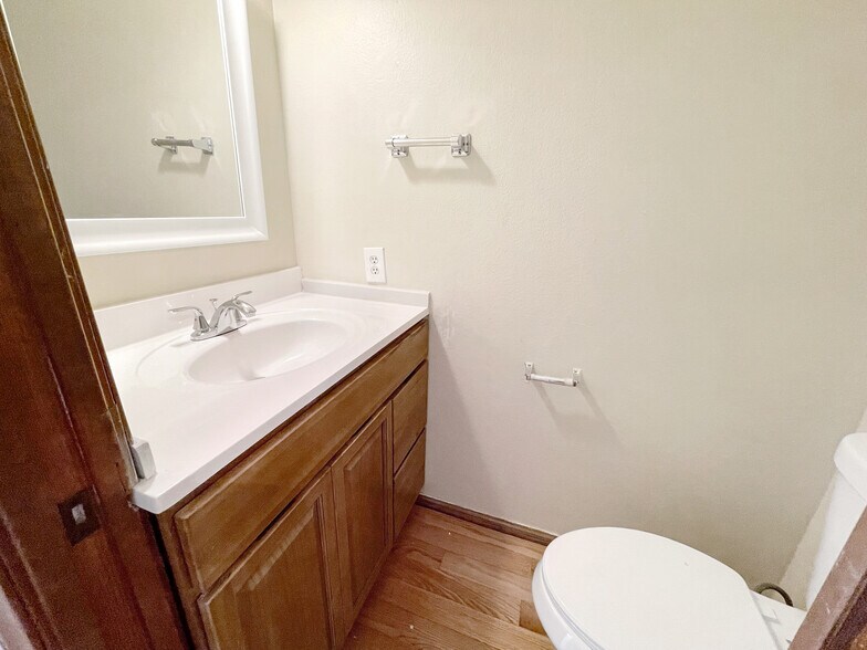 Building Photo - 379 N Mentor Ave