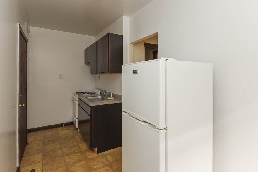 Building Photo - 3302 W Schubert Ave