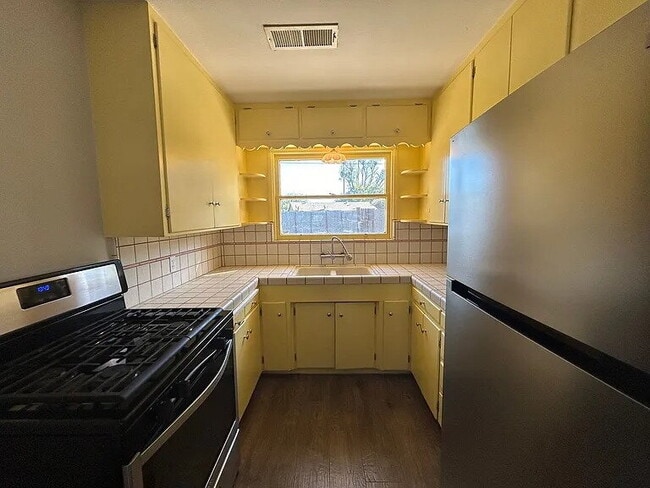 Building Photo - Beautiful single house