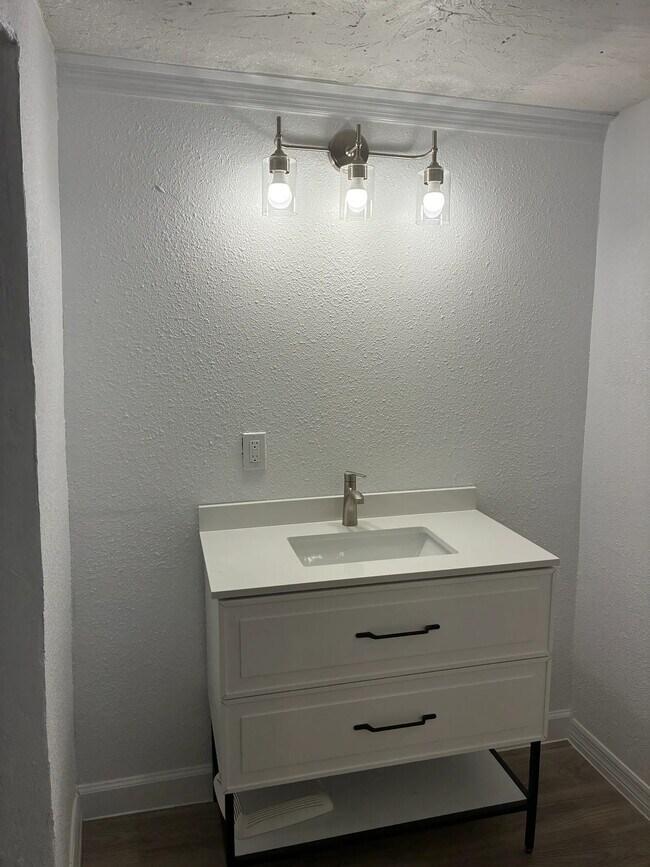 Building Photo - 2620 E 33rd Ave