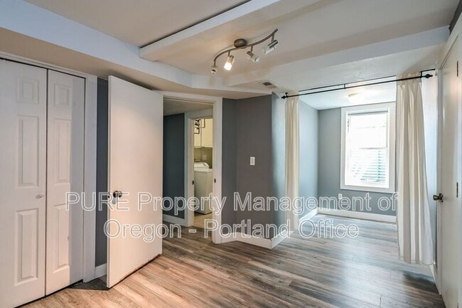 Building Photo - 22 S Meade St