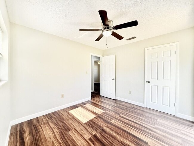 Building Photo - 1221 Jewel Ave