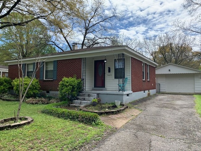 Primary Photo - 3BD/1BA Home Located in East Memphis!