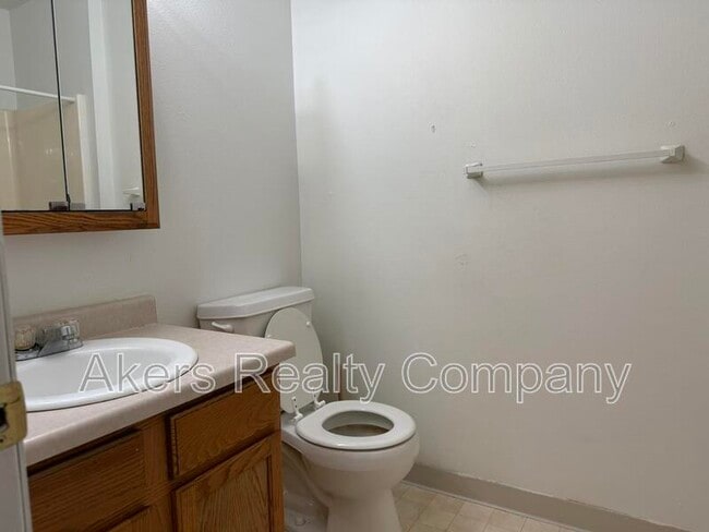 Building Photo - 1401 E 19th St