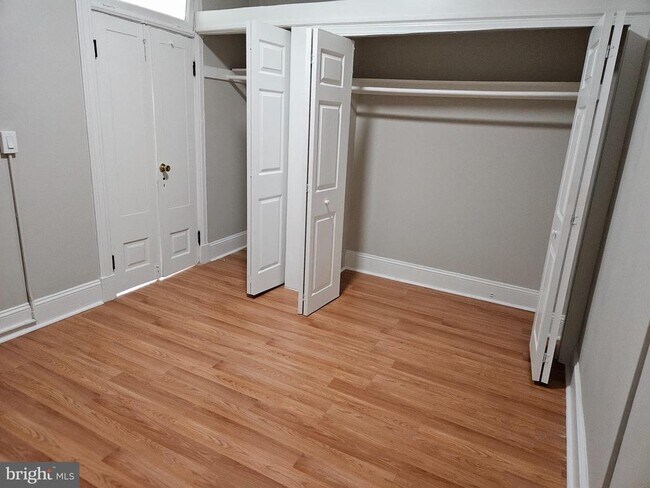 Building Photo - 334 N Market St