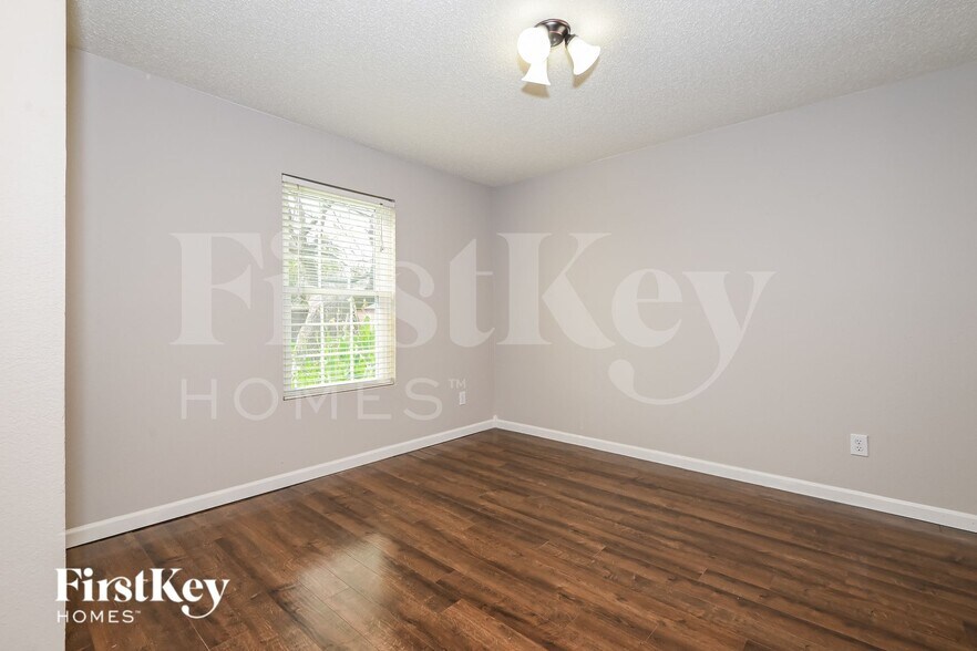 Building Photo - 1445 Lochspring Dr