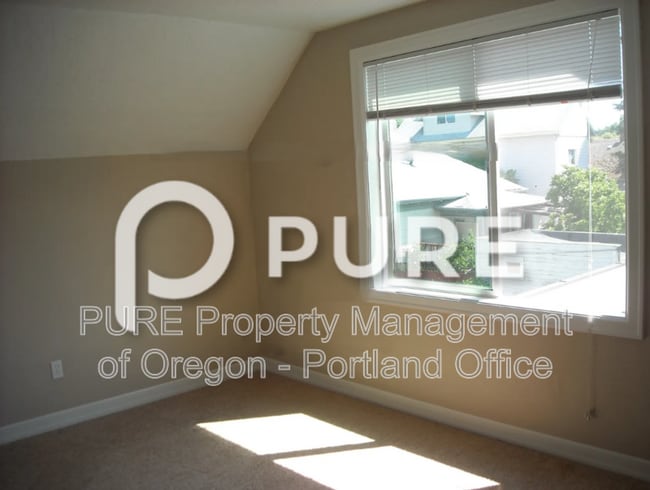 Building Photo - 1420 SE 40th Ave