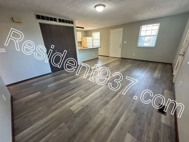 Building Photo - 2 Bed 1 Bath