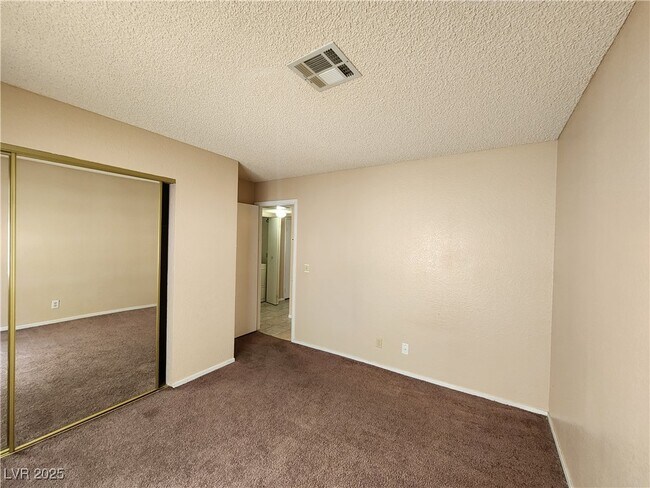 Building Photo - 1412 Oak Rock Dr