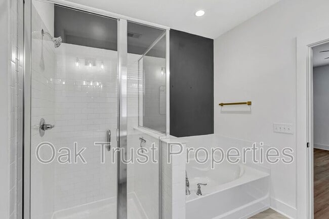 Building Photo - 3 Clearblue Lp