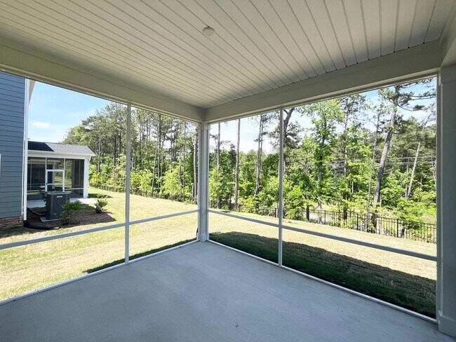 Building Photo - Spacious 5BD, 3BA Knightdale Home with Mod...