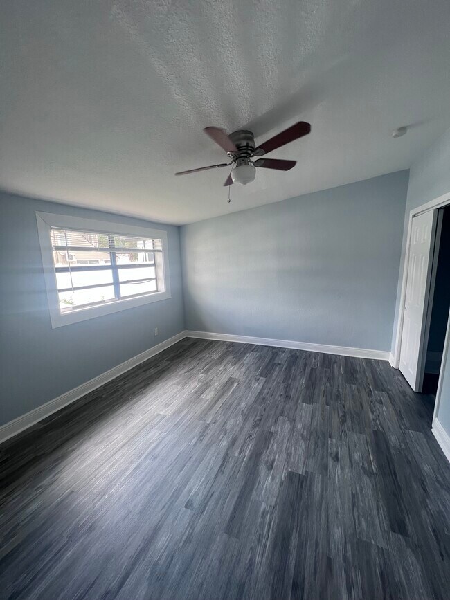 Building Photo - 3649 Haines Rd N