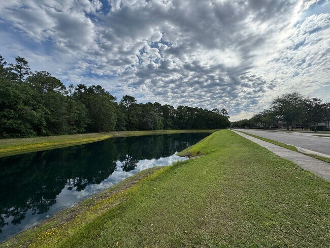 Building Photo - Available Now! Westside Timothy's Landing 2/2.5 Townhome with a 1-Car Garage