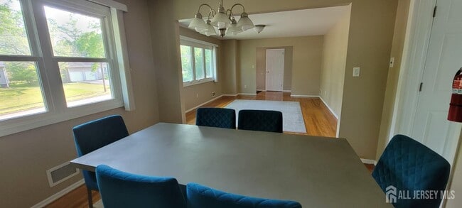 Building Photo - 20 Timber Rd
