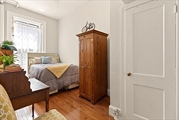 Building Photo - 166 Beacon St