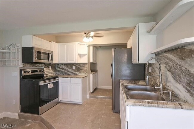 Building Photo - 305 Bougainvillea Rd W