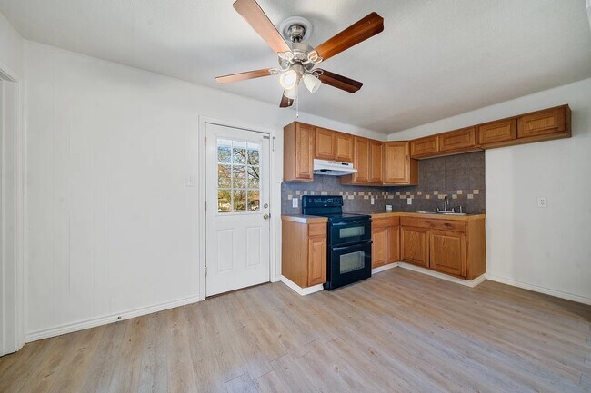 Building Photo - 1411 Sycamore St