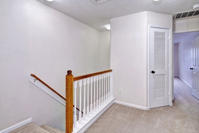 Building Photo - 130 Ellis Dr