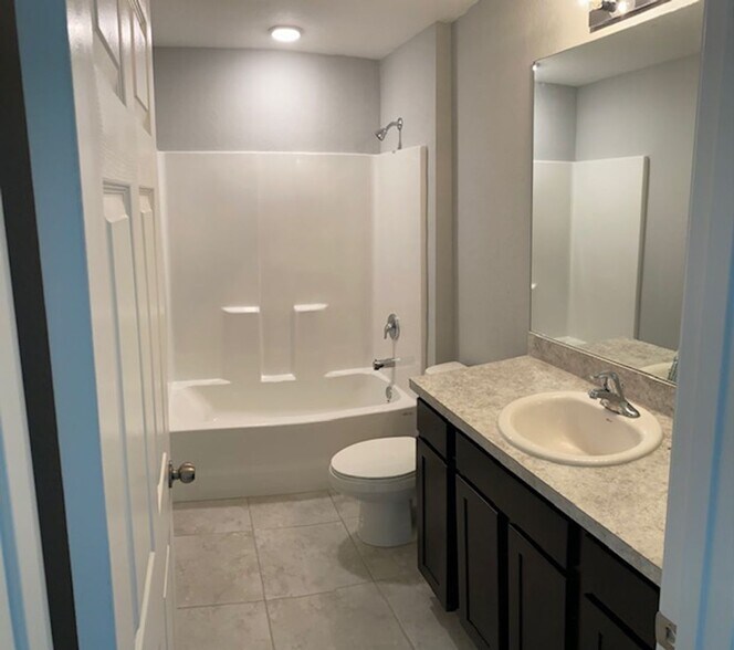 Building Photo - 4137 NE 14th Pl